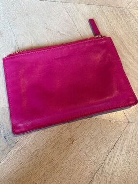 RUSSELL+HAZEL Leather Pouch in Fuscia Pink